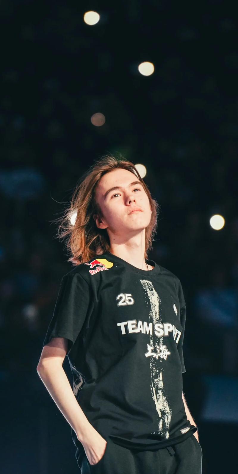 Bug in Counter-Strike 2 allows players to defuse C4 from an unexpected height