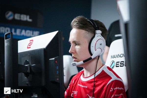 【lpl战报】TES 2-0 WBG：Wayward蛮王砍翻全场 TES收获七连胜